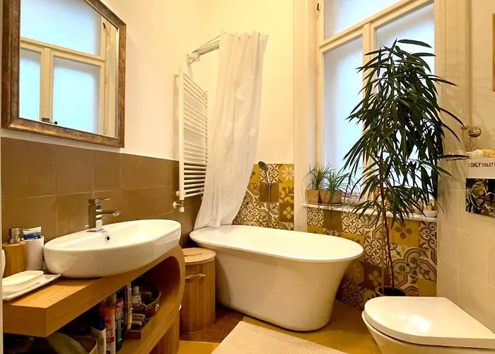 Amber Pearl 2 And 2 Bathrooms At Kalvin Square Lägenhet Budapest