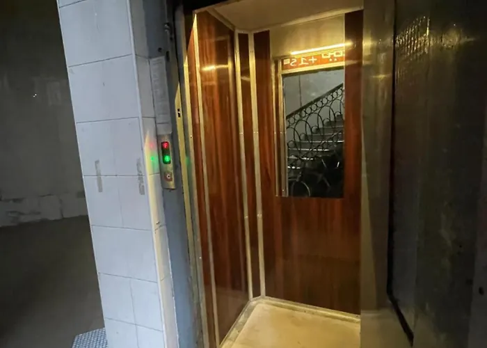 Amber Pearl 2 And 2 Bathrooms At Kalvin Square Lägenhet