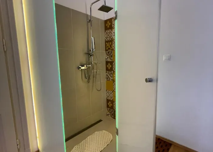 Amber Pearl 2 And 2 Bathrooms At Kalvin Square *