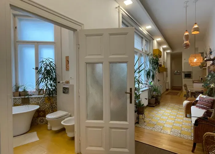 Amber Pearl 2 And 2 Bathrooms At Kalvin Square Budapest