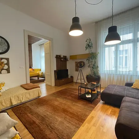 Amber Pearl 2 And 2 Bathrooms At Kalvin Square Апартаменты Будапешт