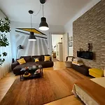 Amber Pearl 2 And 2 Bathrooms At Kalvin Square Apartment *