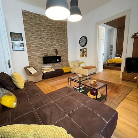 Amber Pearl 2 And 2 Bathrooms At Kalvin Square 아파트