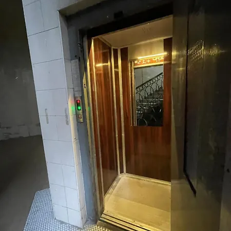 Amber Pearl 2 And 2 Bathrooms At Kalvin Square 아파트